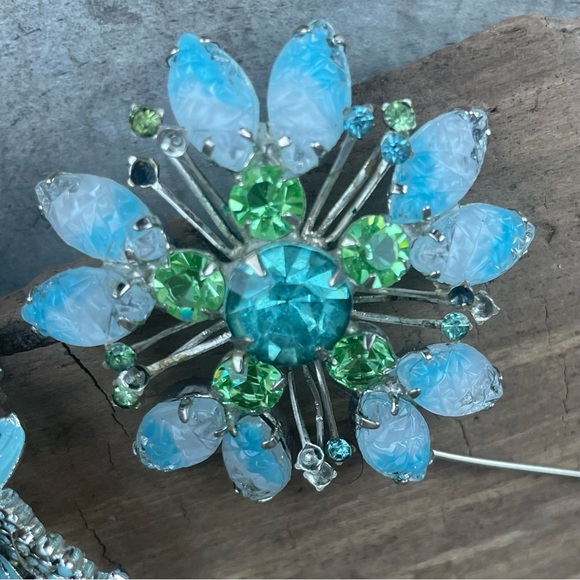 Coro Enamel & Rhinestone Brooch & Bracelet Set Pastel Blue - Picture 11 of 15